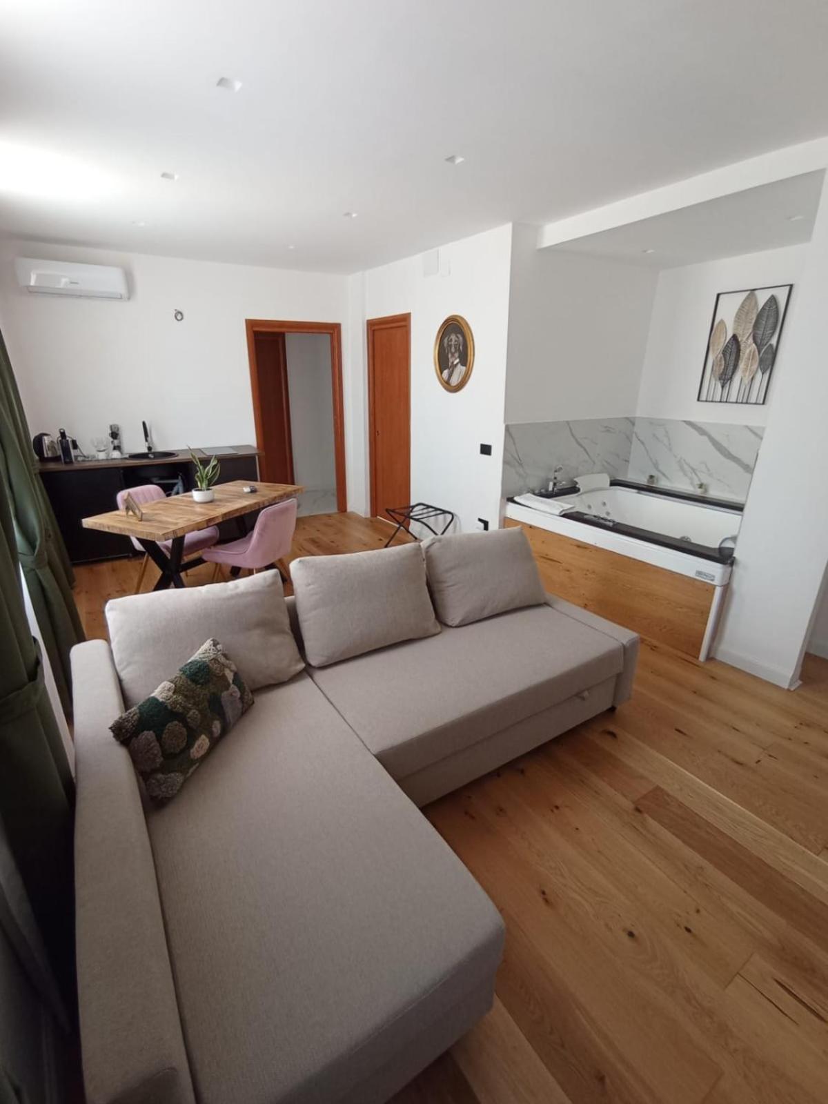 President Plaza Vip Suite Spa By Babylon Stay Neapol Zewnętrze zdjęcie